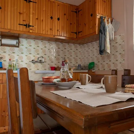 Andrea's Traditional House * Argyrades
